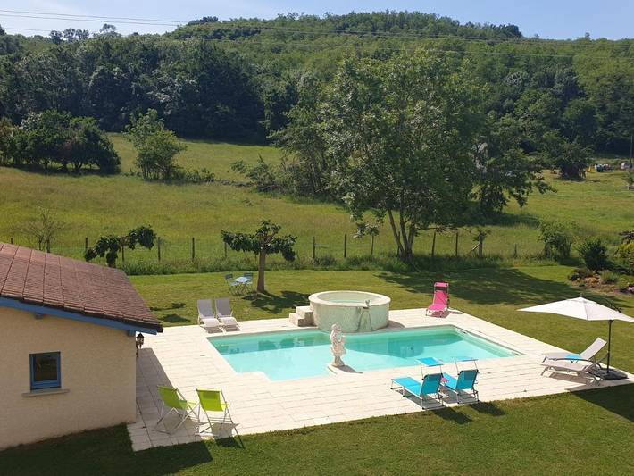 Chambre d’hôte pour 5 personnes, avec Terrasse et Jardin ainsi que Bassin pour enfant et Piscine