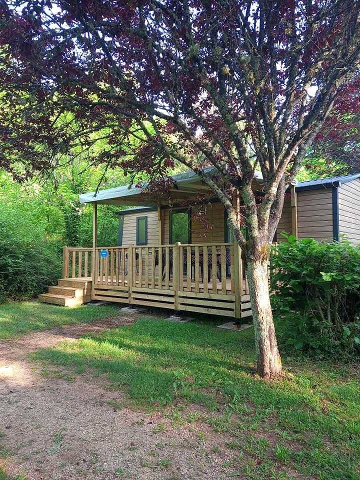 Camping pour 6 Personnes dans Collonges-la-Rouge, Région de Brive-la-Gaillarde