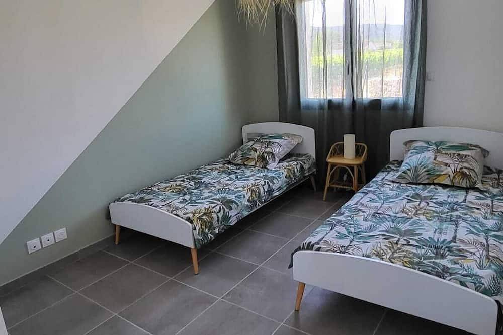 Villa Neuve Avec Piscine Privée à Vallon Pont D'arc in Vallon-Pont-d'Arc, Ardèche