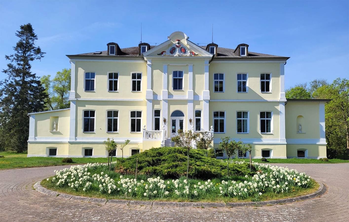 Luxuriöses 2BR Apartment mit Parkplatz und Internet in Ducherow, Vorpommern Greifswald