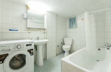 Vacation Rental for 8 Guests in Evaggelistria, Thessaloniki region, Picture 4