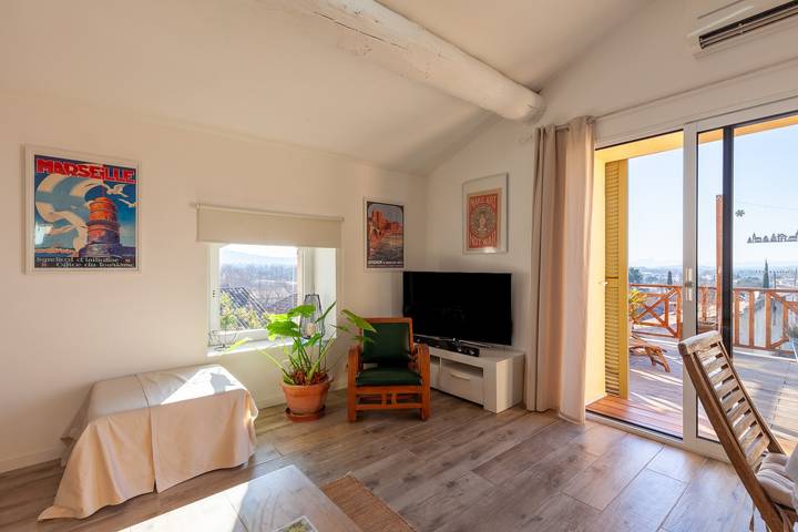Appartamento intero, Appartamento 'Gîte Durance' con vista sulle montagne, Wi-Fi e aria condizionata in Mallemort, Arles e dintorni