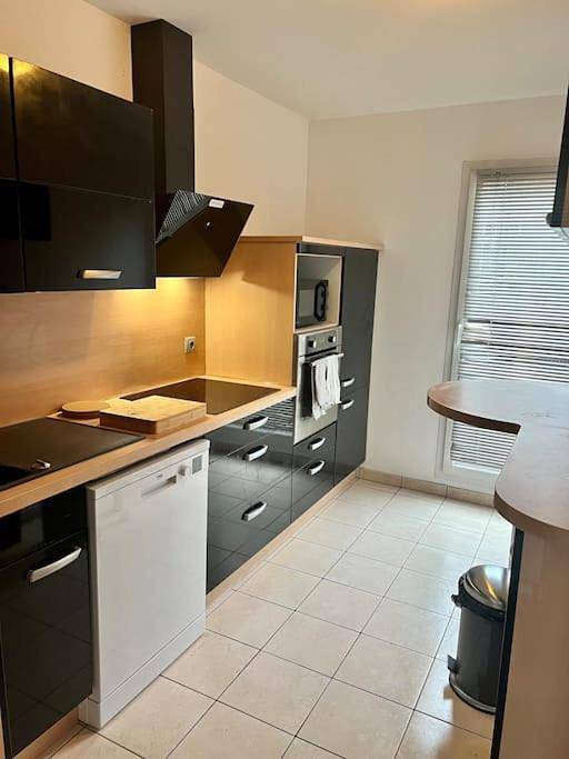 Appartement entier, Two-Bedroom Apartment in Bobigny, Seine-Saint-Denis
