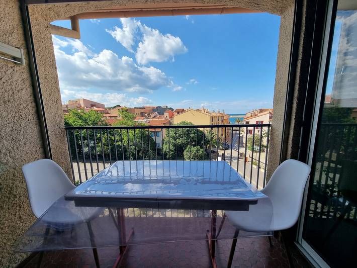 Gîte pour 4 personnes, avec balcon dans Plage D En Baux Port Vendres - 2