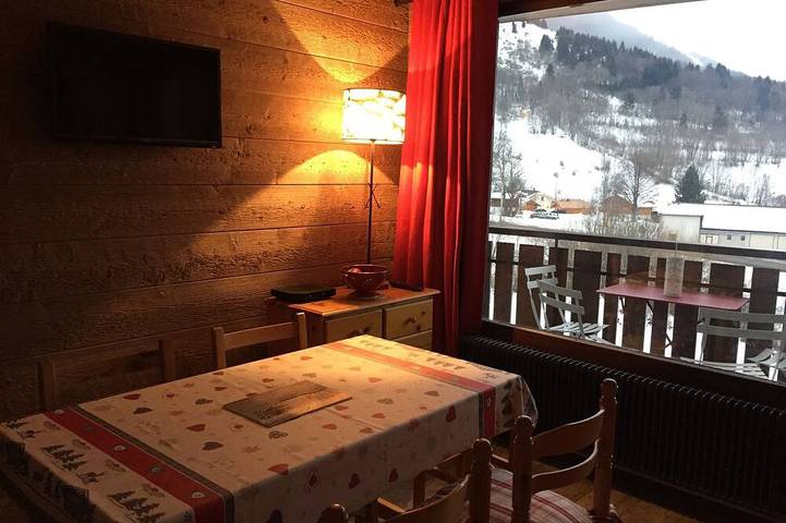 Entire apartment, Atmosphere Studio Chalet - Ranking 3 stars - internet access in Thollon-les-Mémises, Thonon-les-Bains region
