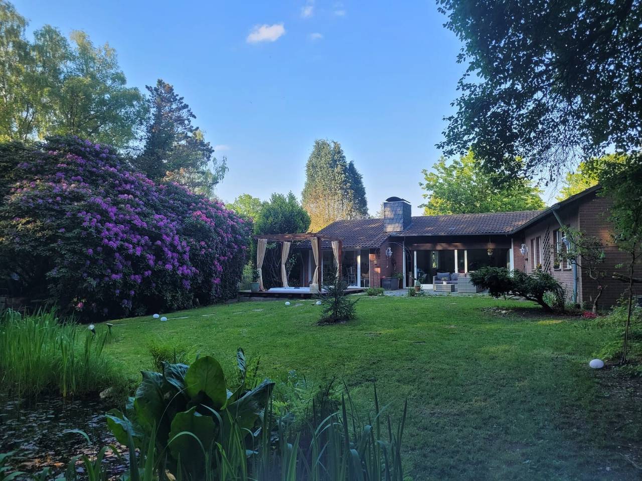 Bungalow 'Naturspa Haus Am See' met Uitzicht op Meer, Privéterras en Wi-Fi in Niederkrüchten, Niederrhein