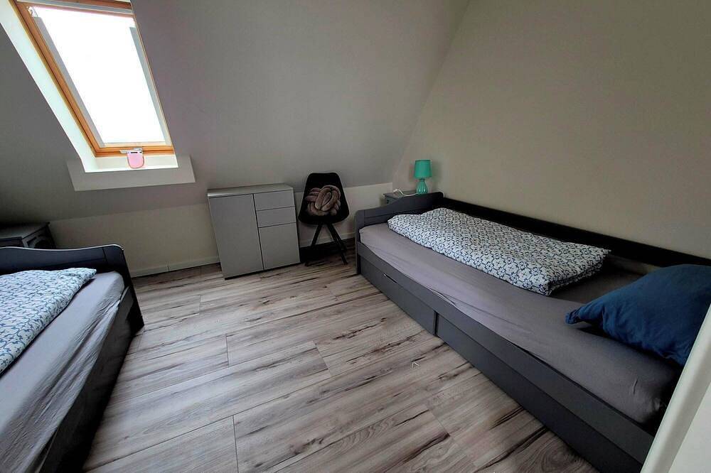 Ganze Wohnung, Nordlandgiebel - lichtdurchflutete Dachgeschosswohnung mit viel Platz in Rosengarten, Landkreis Harburg