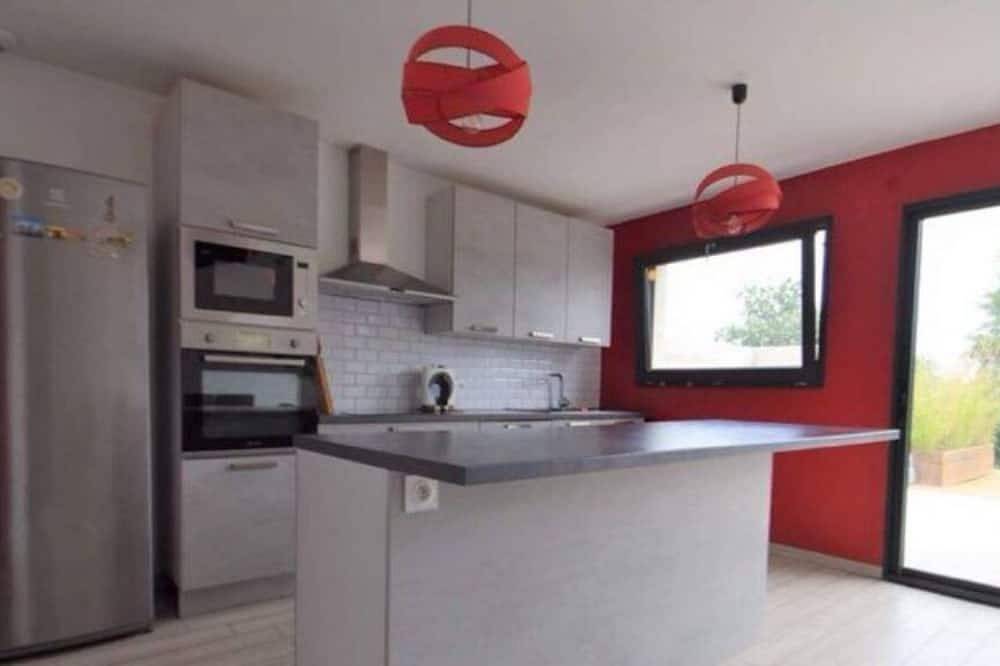 4-bedroom villa with private pool, sea view in Ille-sur-Têt, Prades region