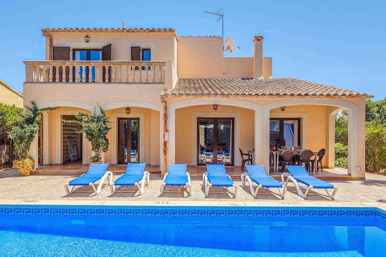 Vacation Home Villa Karen with Pool & Wi-Fi in Sa Ràpita, Campos