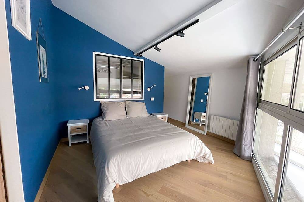 Entire apartment, Seafront apartment on the Marina de Cassy in Cassy, Lanton