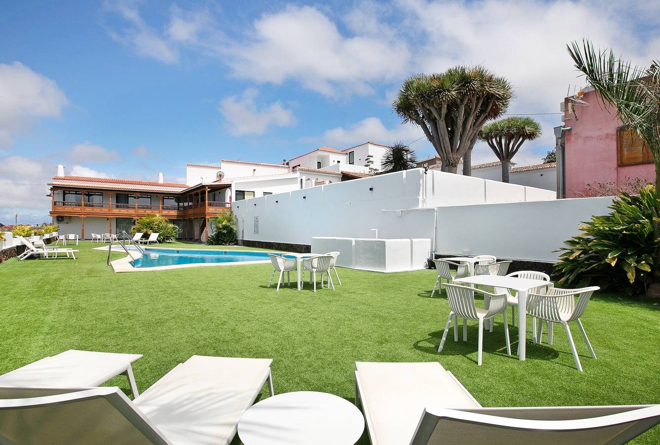 Casa vacacional 'Linaje del Pago Castellana' con vistas a la montaña, piscina y Wi-Fi in El Sauzal, Tenerife Norte
