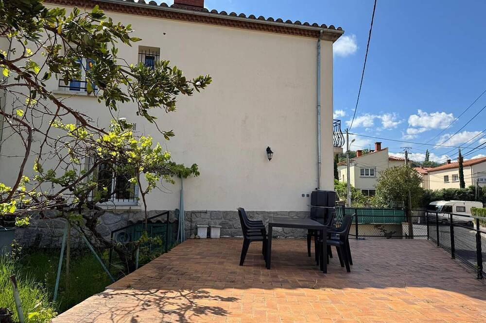 Ganze Wohnung, T3 entièrement climatisé  avec jardin, place de parking et belle terrasse à Prades in Prades, Prades und Umgebung