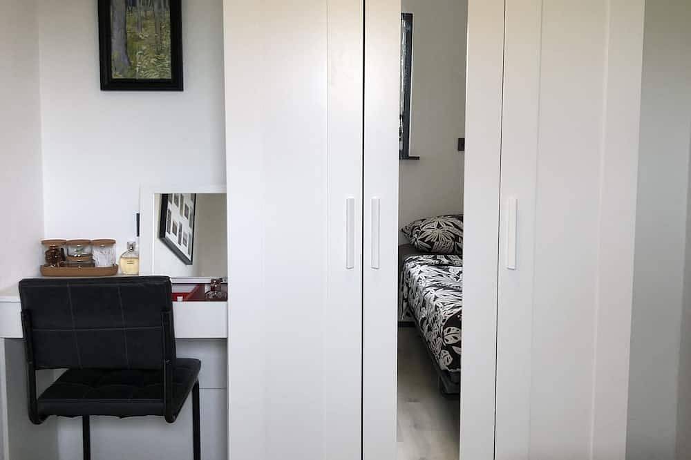 De Roodborst, midden in de natuur, met roeiboot, en vlakbij Amsterdam in Breukelen, Groene Hart