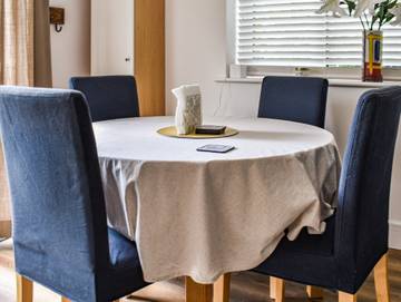 Vacation Rental for 4 Guests in Chessington World of Adventures, Surrey, Picture 4