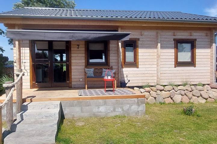Bungalow für 4 Personen, mit Terrasse und Garten in Mönkebude