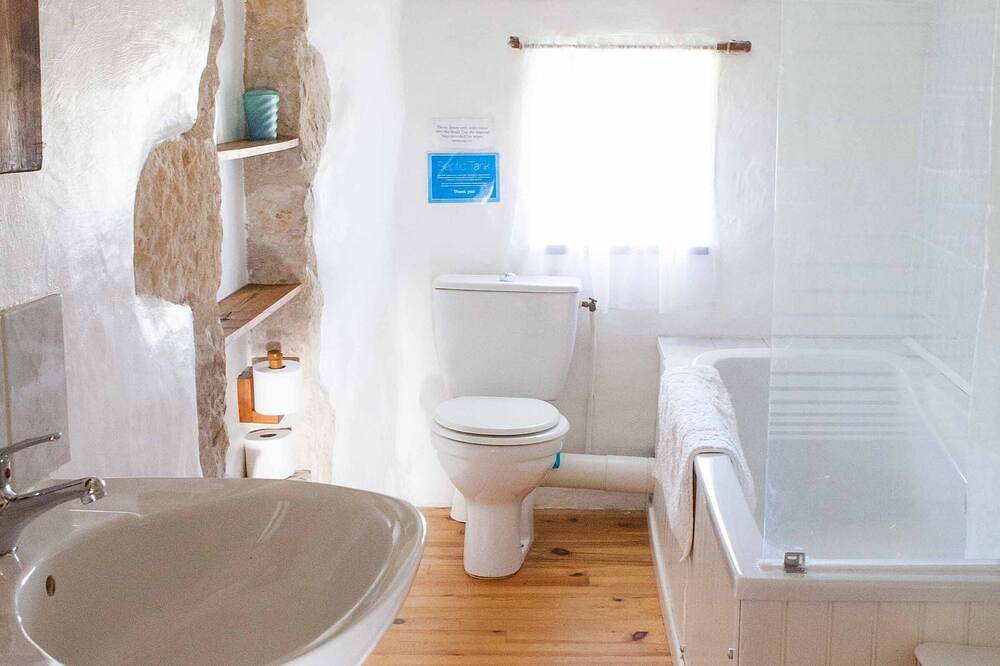 Charmante ferme indépendante avec piscine privée. in Lizant, Vienne (France)