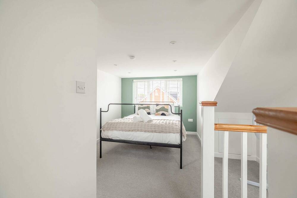 Spacious 3-Bedroom Home in Berkshire in Slough, Berkshire