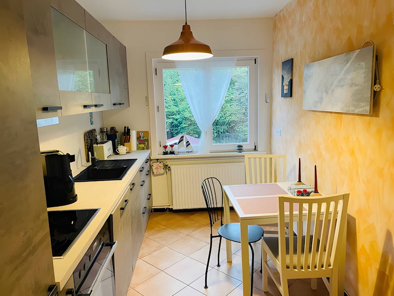Apartamento entero, Apartamento vacacional con balcón y Wi-Fi in Döhren-Wülfel, Hannover