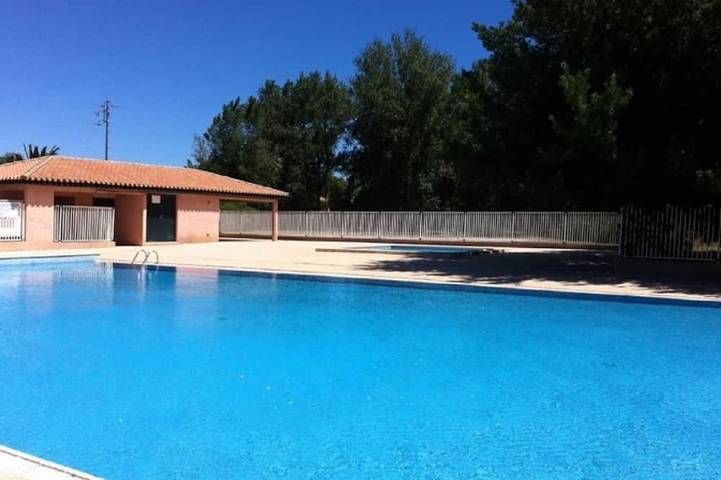 Maison de vacances pour 4 personnes, avec piscine ainsi que terrasse et jardin