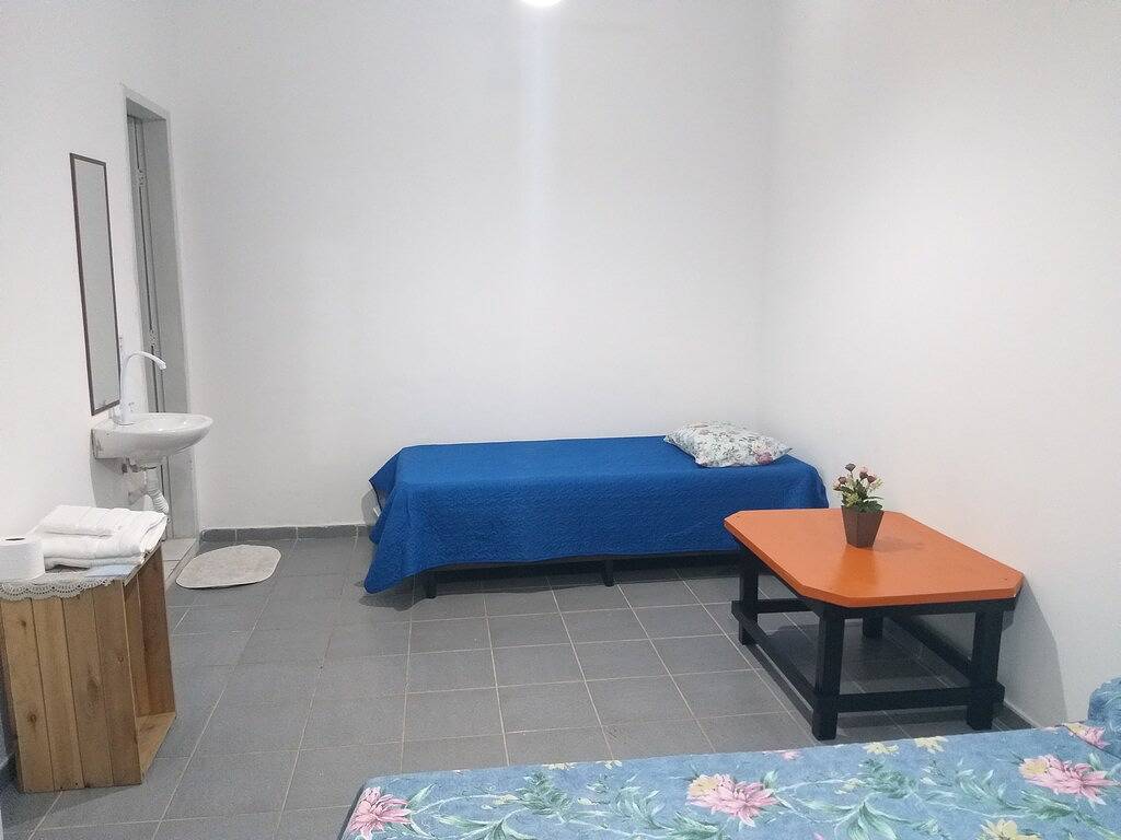 Holiday suite in Guarujá - 2 people - minibar + ceiling fan in Guarujá, Baixada Santista