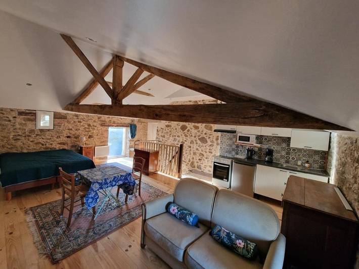 Location de vacances pour 4 personnes, avec vue ainsi que piscine et jardin à La Pommeraie-sur-Sèvre - 2