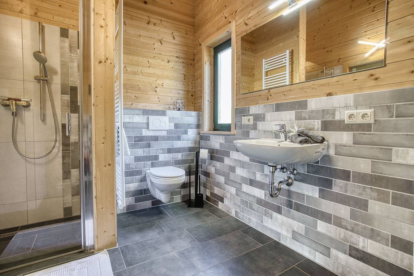 Stilvolles Ferienhaus für 4 Personen mit privater Fasssauna in Rieden (Eifel), Osteifel