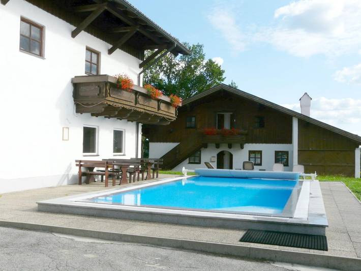 Ferienhaus für 5 Personen, mit Garten und Pool sowie Sauna und Balkon, mit Haustier in Hauzenberg