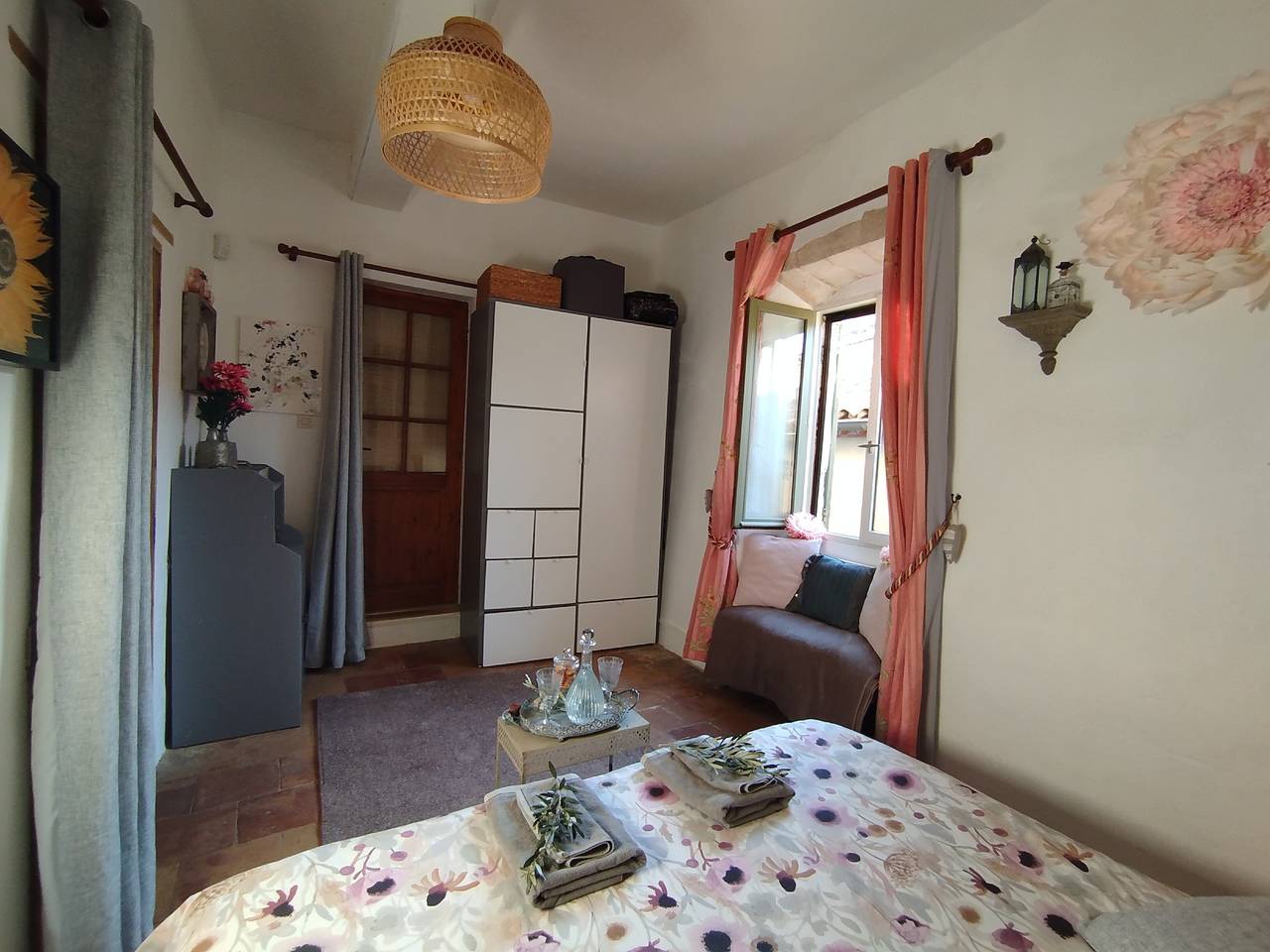 Renaissance Room – Provençal Charm and Serenity in Théziers, Nimes region