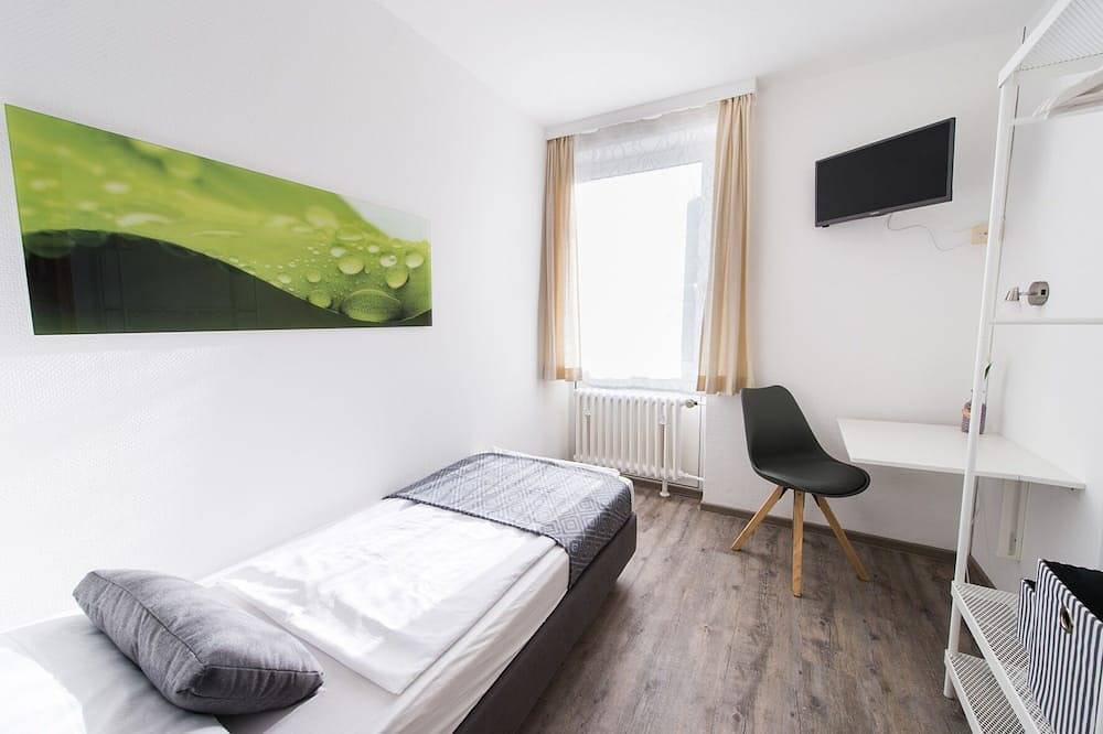 🏨 Sova Guesthouse Kassel 🌾 own hotel for up to 18 people in Niederzwehren, Cassel (Allemagne)