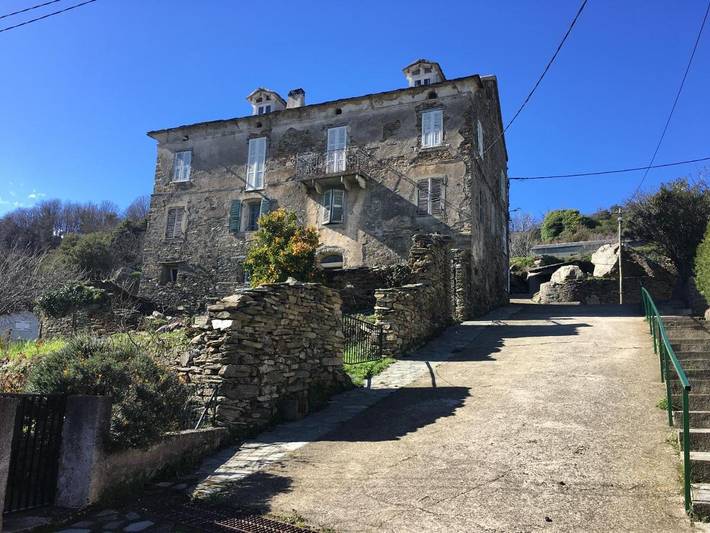 Location de vacances pour 6 personnes, avec Balcon et Terrasse ainsi que Jardin et Vue à Pietra-di-Verde