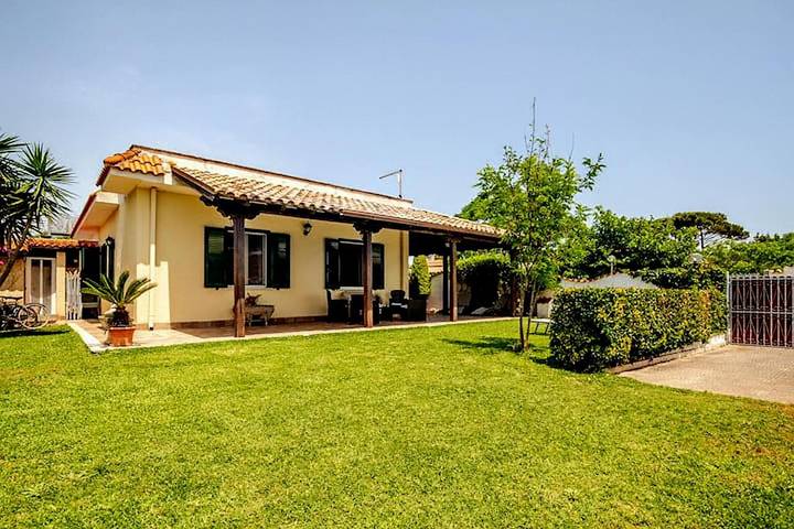 Villa per 6 persone, con Terrazza e Giardino nonché Panorama a Terracina