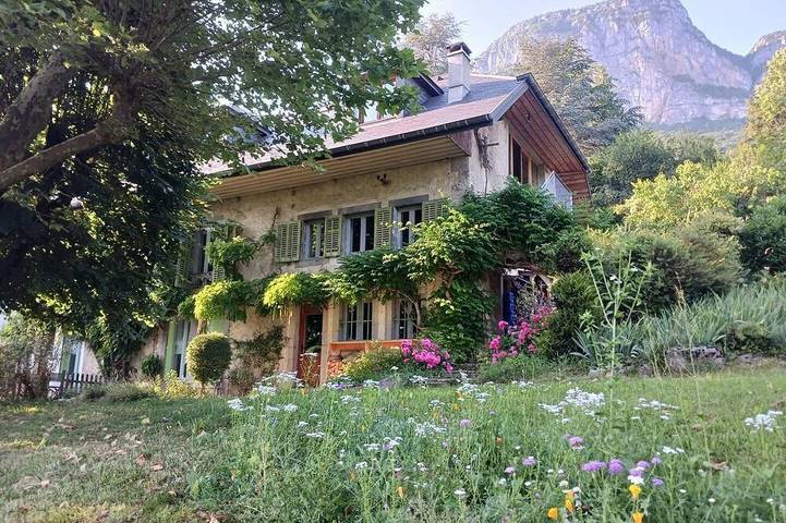 Location de vacances pour 3 personnes, avec jardin et terrasse à Saint-Jean-d'Arvey