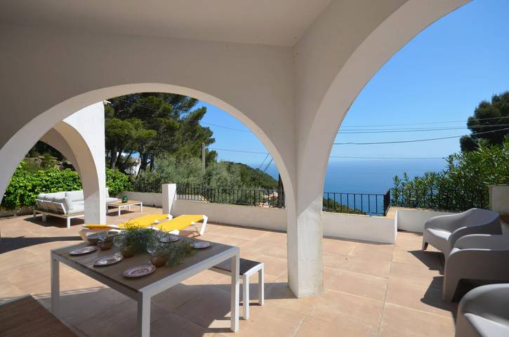 Ferienwohnung für 8 Personen, mit Meerblick und Terrasse sowie Pool