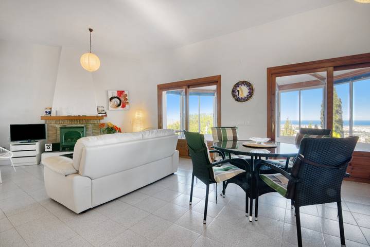 Villa 'Alta' con piscina privada, Wi-Fi y aire acondicionado in Montgó, Dénia