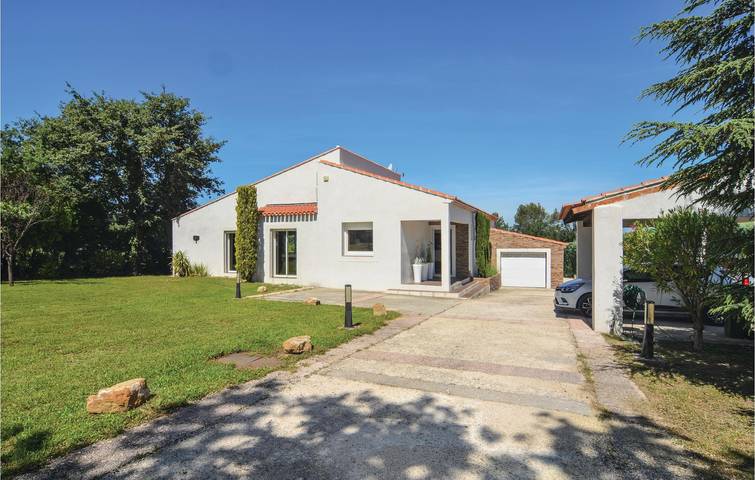 Holiday home for 12 people, with garden and terrace as well as pool, with pets - 1