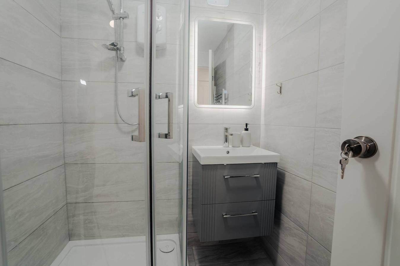 Entire apartment, Free Parking 2Br Sleeps 5 Close to Jr Hospital in Oxford, Oxfordshire