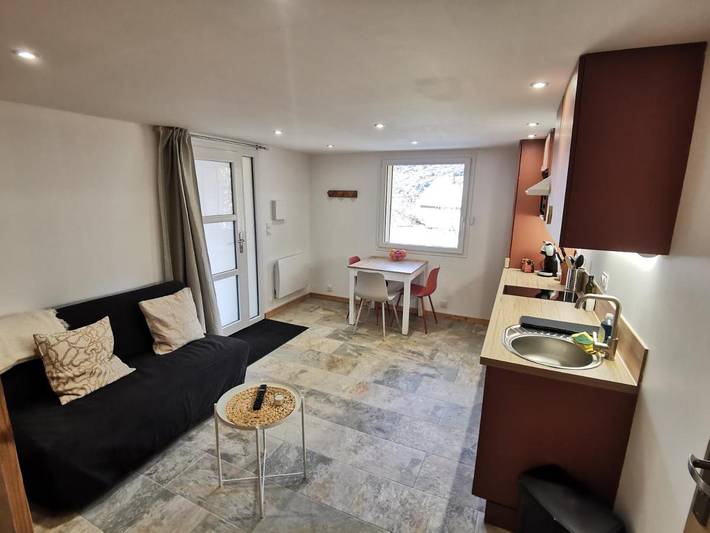 Gîte pour 4 personnes, avec vue ainsi que jardin et terrasse à L'Argentière-la-Bessée - 2