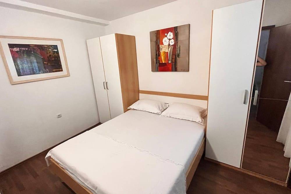 2-Bedroom House with Pool&Jacuzzi in Peaceful Kotlenice near Split town in Dalmatinisches Zagora