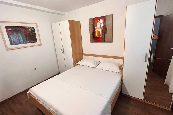 2-Bedroom House with Pool&Jacuzzi in Peaceful Kotlenice near Split town in Dalmatinisches Zagora