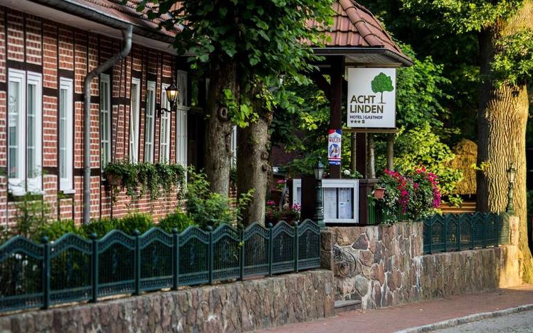 Hotel, mit Terrasse und Garten