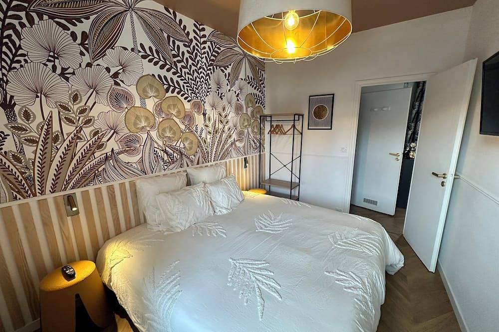 Entire apartment, Luxury T3 suite in historic center in Quimperlé, Quimper region