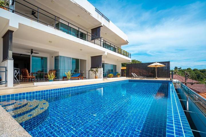 Appart’hôtel pour 4 personnes, avec terrasse ainsi que vue et piscine