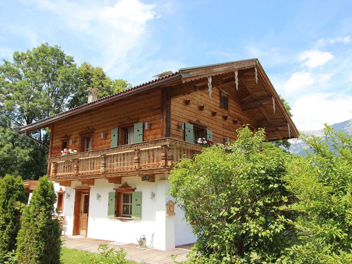 Ferienhaus für 10 Personen, mit Balkon und Terrasse sowie Garten und Ausblick in Ellmau