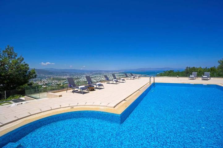 Villa för 25 Personer, med balkong och trädgård i Chania