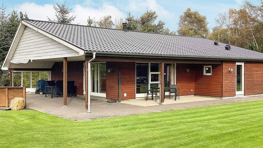 Ferienhaus für 11 Personen, mit Garten und Whirlpool in Hvalpsund