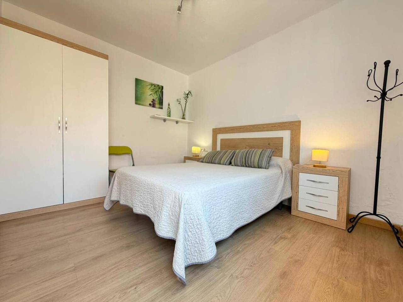 Room 'Bambu' with shared terrace, Wi-Fi and air conditioning in el Poblenou del Delta, Amposta