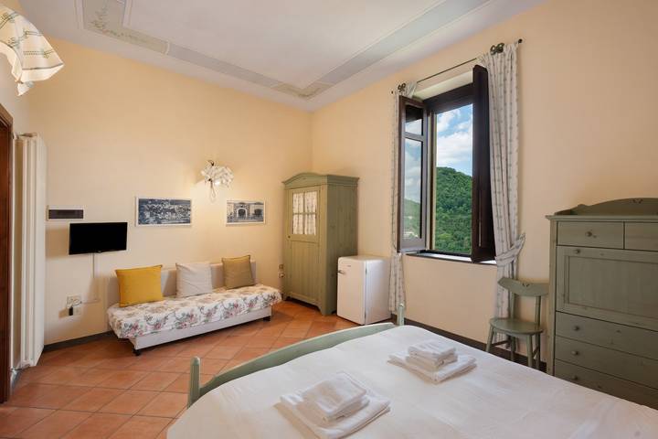 Farmhouse 'Camere Familiari' with Mountain View, Wi-Fi and Air Conditioning in Fisciano, Salerno Provinsen