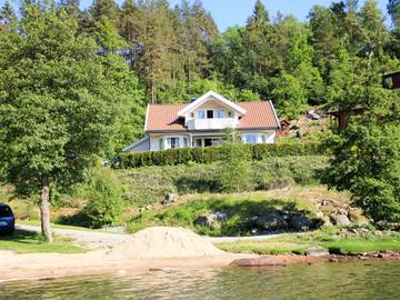 Ferienhaus für 10 Personen, mit Seeblick und Garten sowie Sauna und Terrasse in Lyngdal