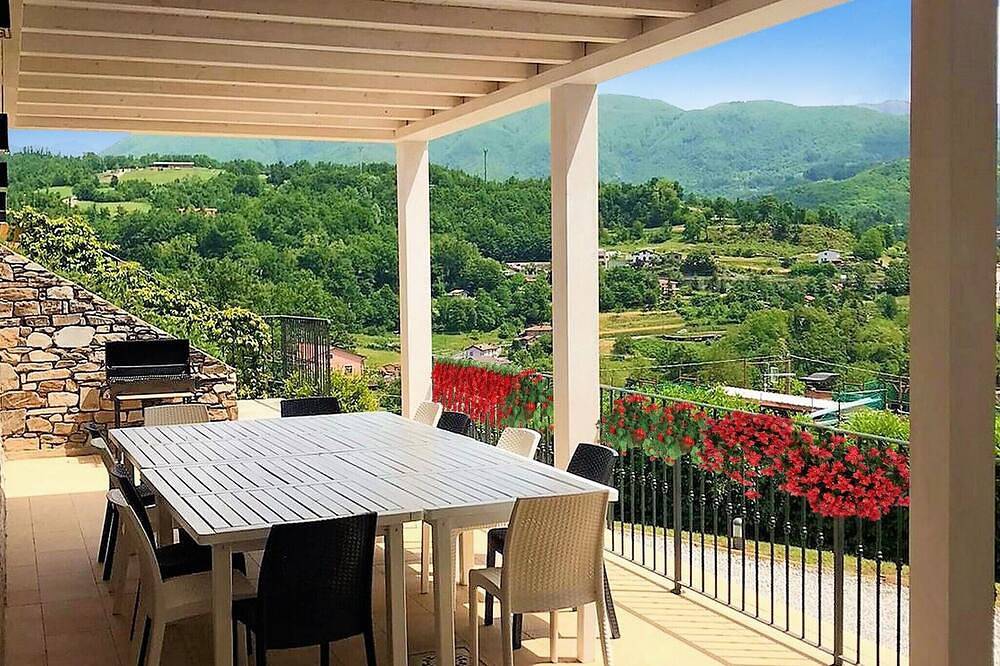 Magnolia, Luxusvilla, privater beheizter Pool, Wifi, Restaurant, Kochoption! in Piazza al Serchio, Garfagnana