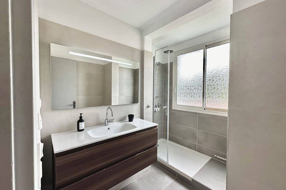 Ganze Wohnung, Bright apartment near Bayonne station (5-minute walk) in Bayonne, Bayonne und Umgebung